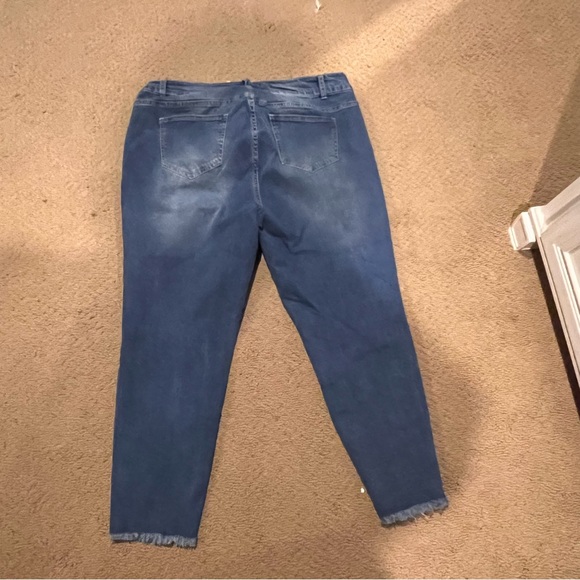 BNWT stretchy raw edge hem skinny jeans - Picture 3 of 8